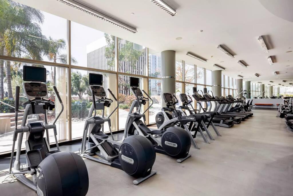 Lovely Upscale High Rise Private Parking & Pool Apartment Los Angeles Ngoại thất bức ảnh