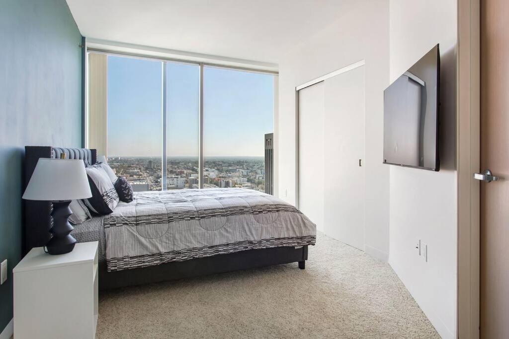 Lovely Upscale High Rise Private Parking & Pool Apartment Los Angeles Ngoại thất bức ảnh