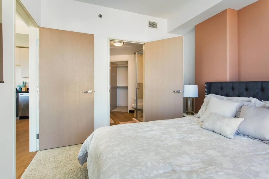 Lovely Upscale High Rise Private Parking & Pool Apartment Los Angeles Ngoại thất bức ảnh