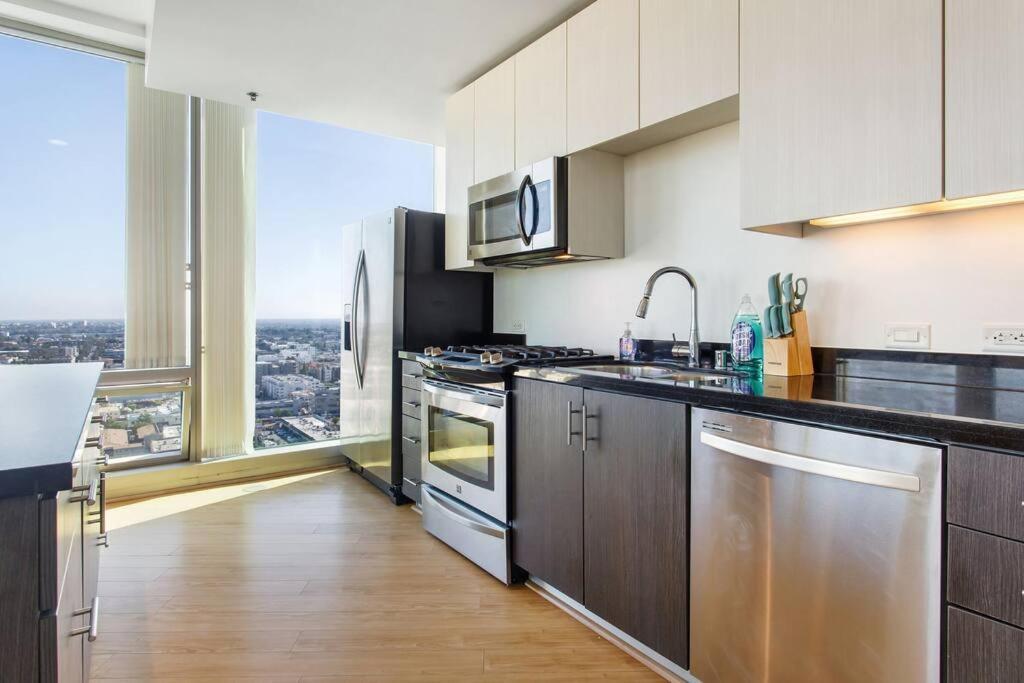 Lovely Upscale High Rise Private Parking & Pool Apartment Los Angeles Ngoại thất bức ảnh