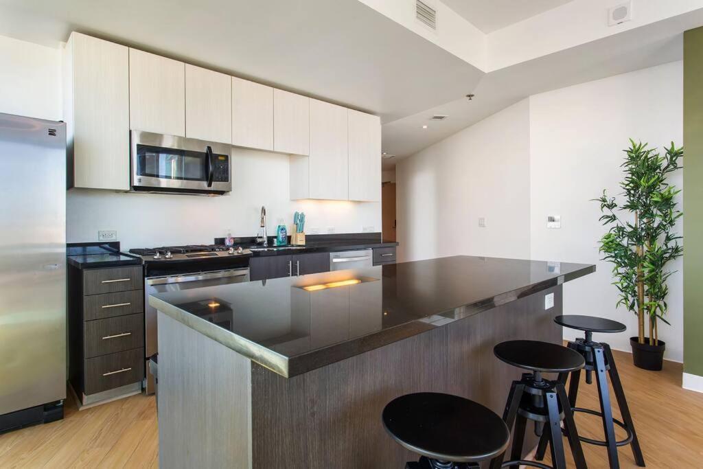 Lovely Upscale High Rise Private Parking & Pool Apartment Los Angeles Ngoại thất bức ảnh