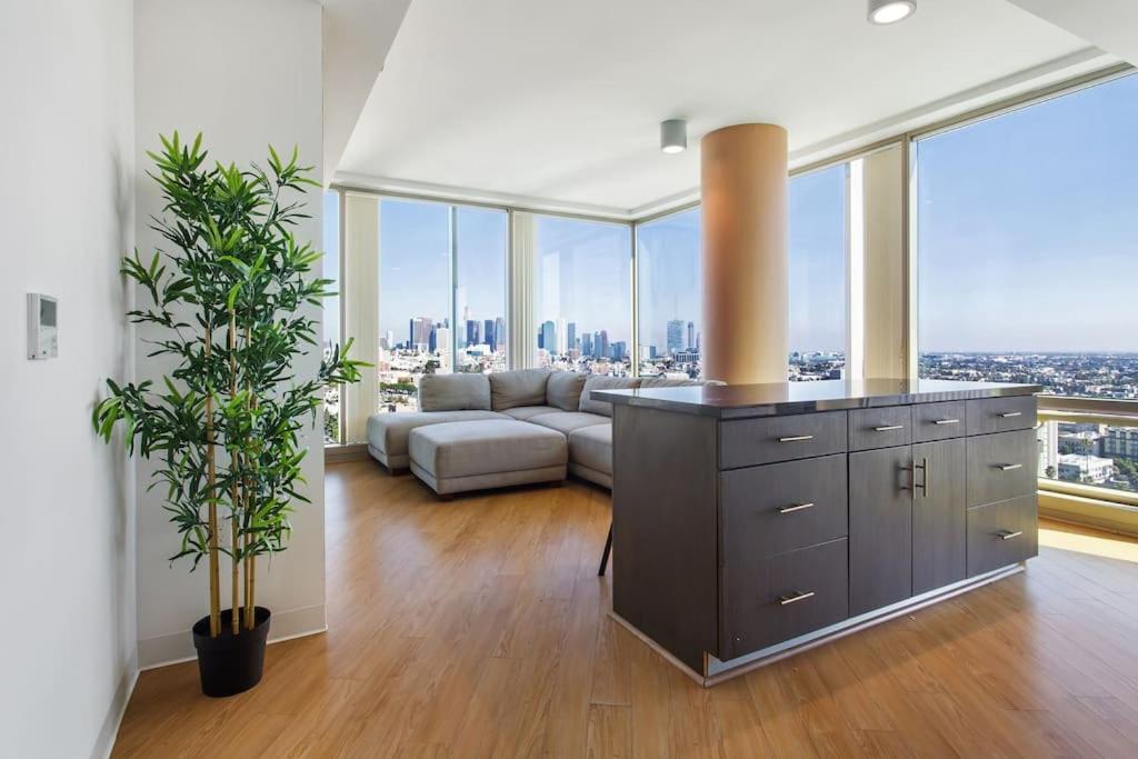 Lovely Upscale High Rise Private Parking & Pool Apartment Los Angeles Ngoại thất bức ảnh