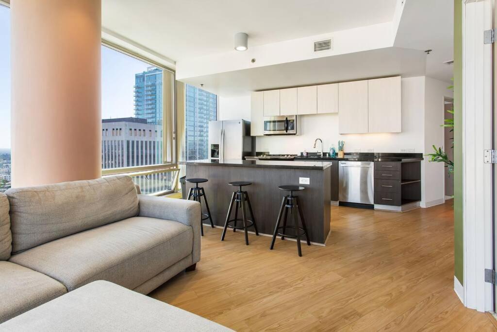 Lovely Upscale High Rise Private Parking & Pool Apartment Los Angeles Ngoại thất bức ảnh